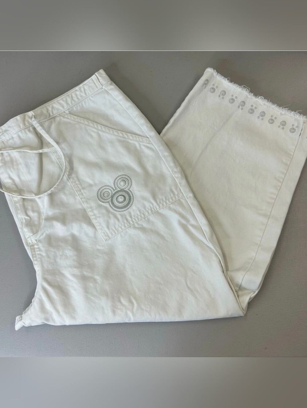 Disney Store Mickey Mouse Crop Cutoff Pants Off White Embroidered Size S Y2k